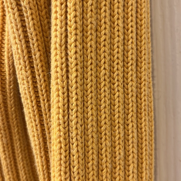 Hollister Yellow Sweater For Women Size Medium - Picture 7 of 7